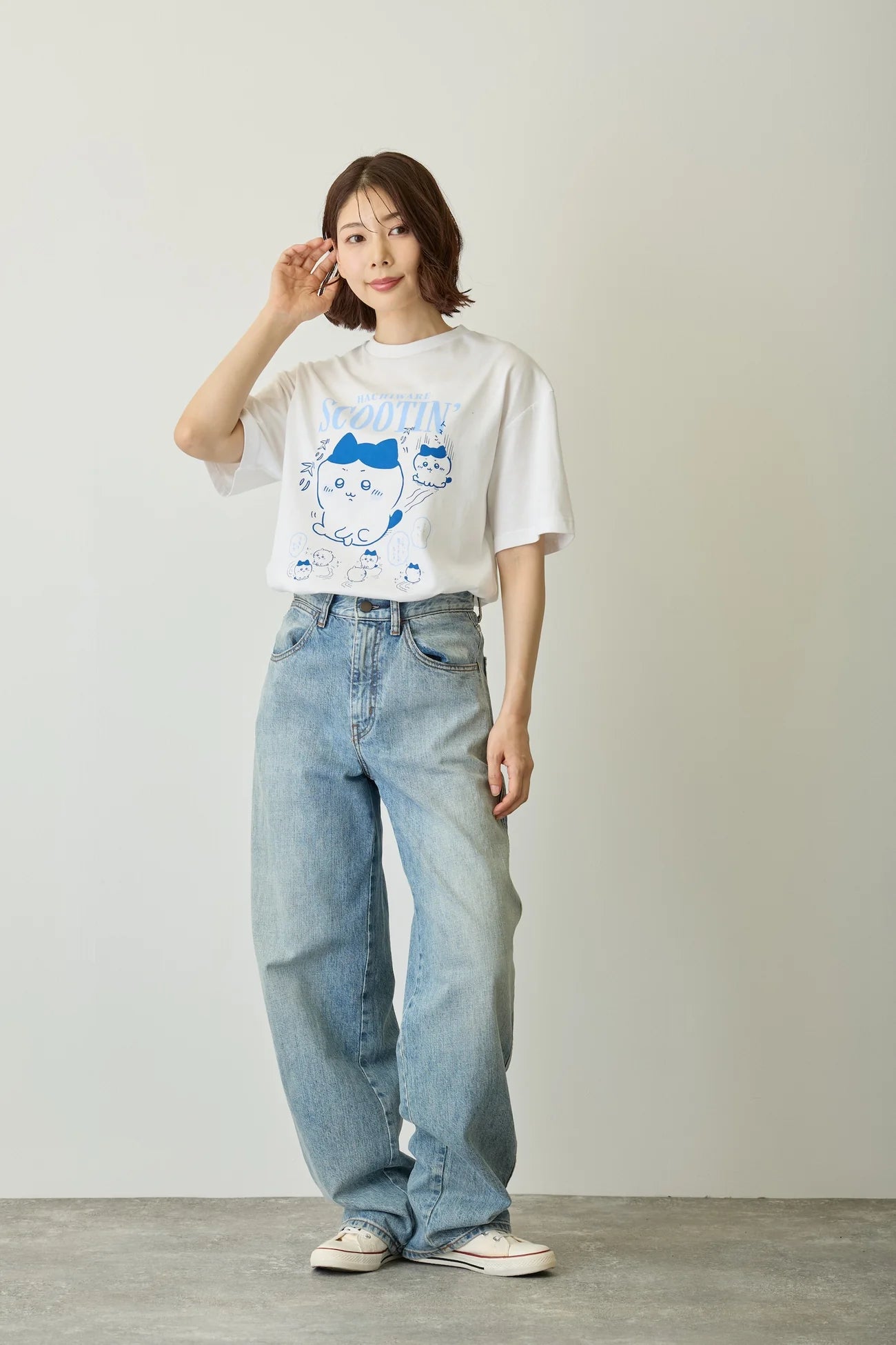 Chiikawa Pack T-shirt, Buttocks Dragging/Sticker, White/Charcoal