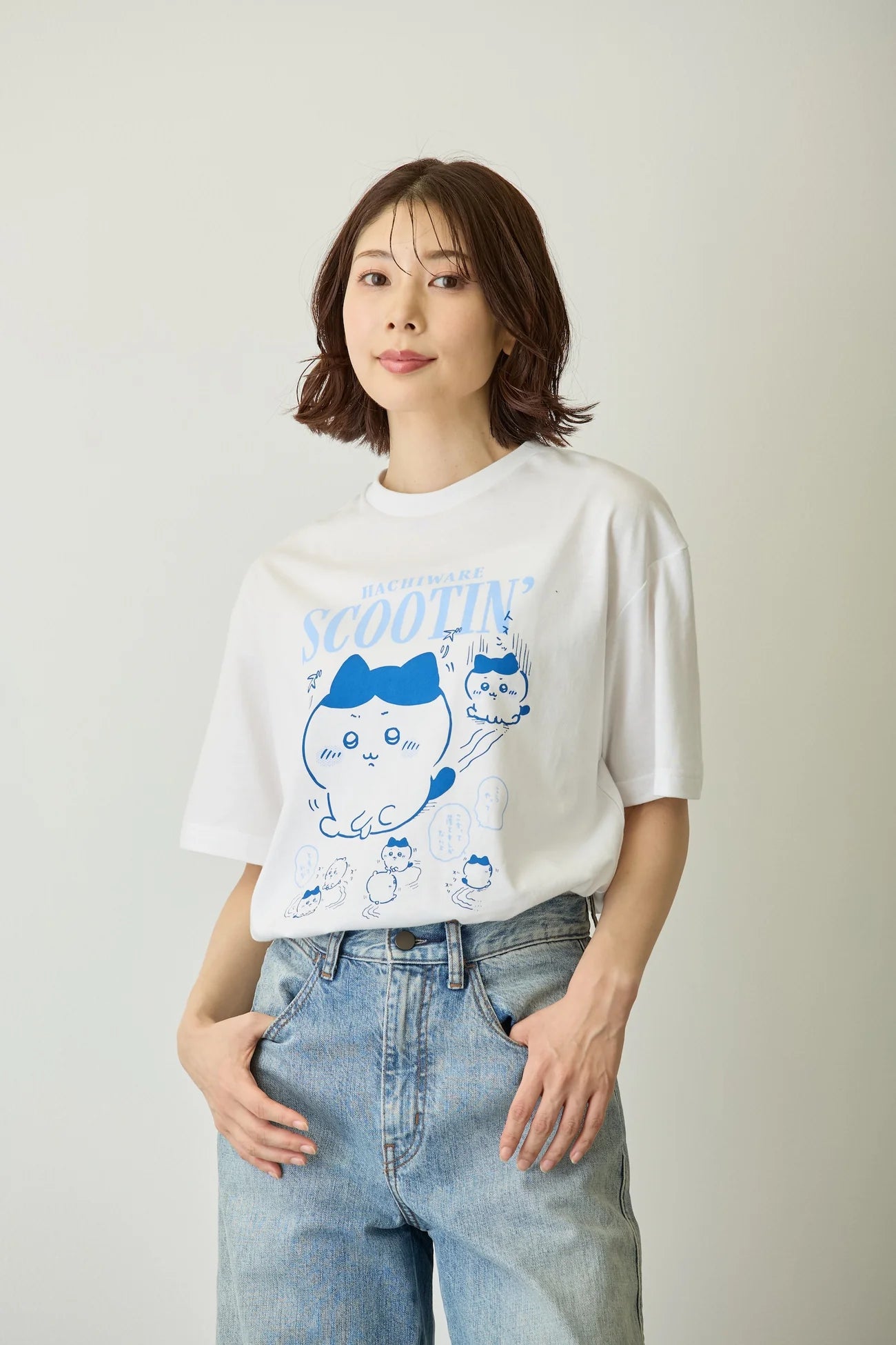 Chiikawa Pack T-shirt, Buttocks Dragging/Sticker, White/Charcoal