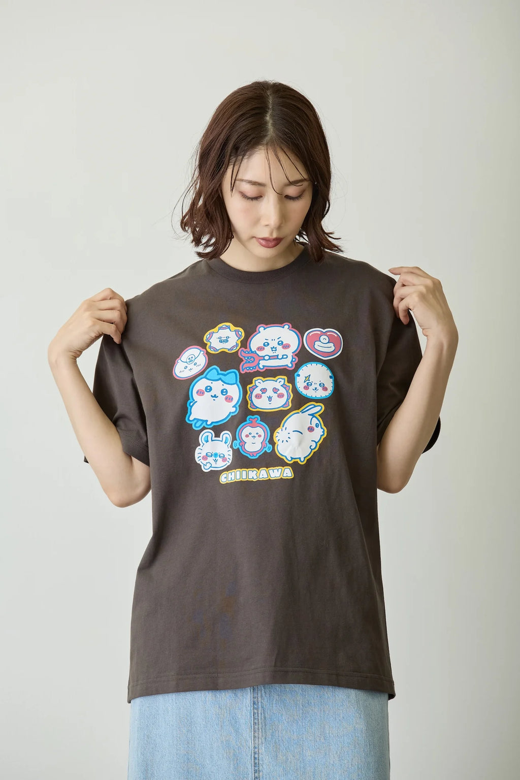Chiikawa Pack T-shirt, Buttocks Dragging/Sticker, White/Charcoal