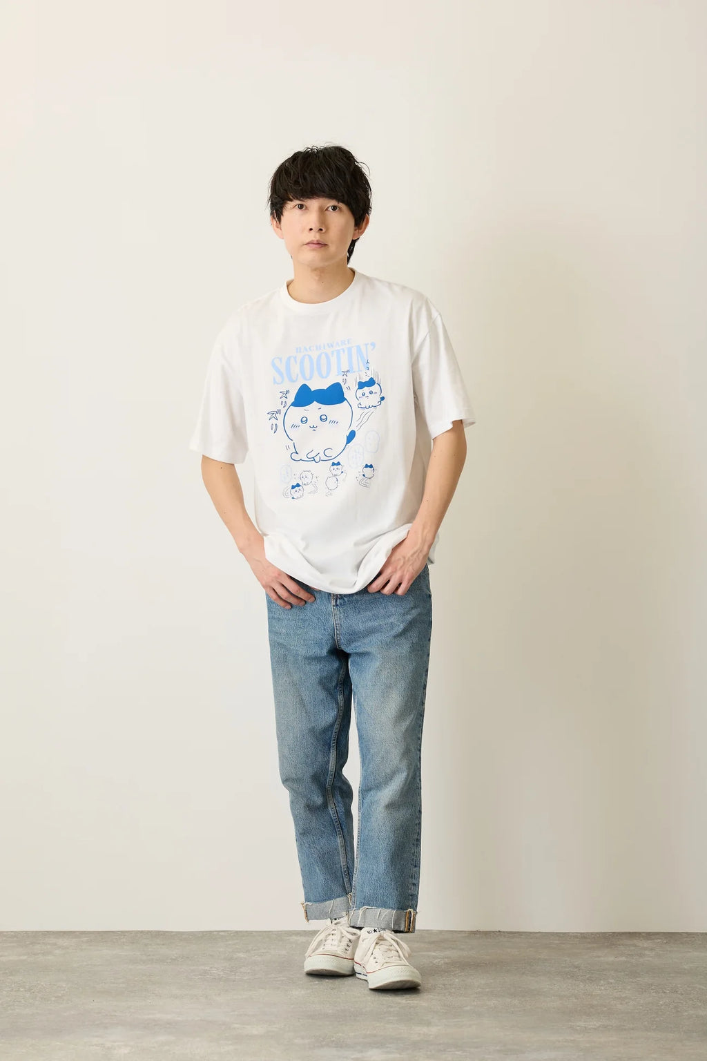 Chiikawa Pack T-shirt, Buttocks Dragging/Sticker, White/Charcoal