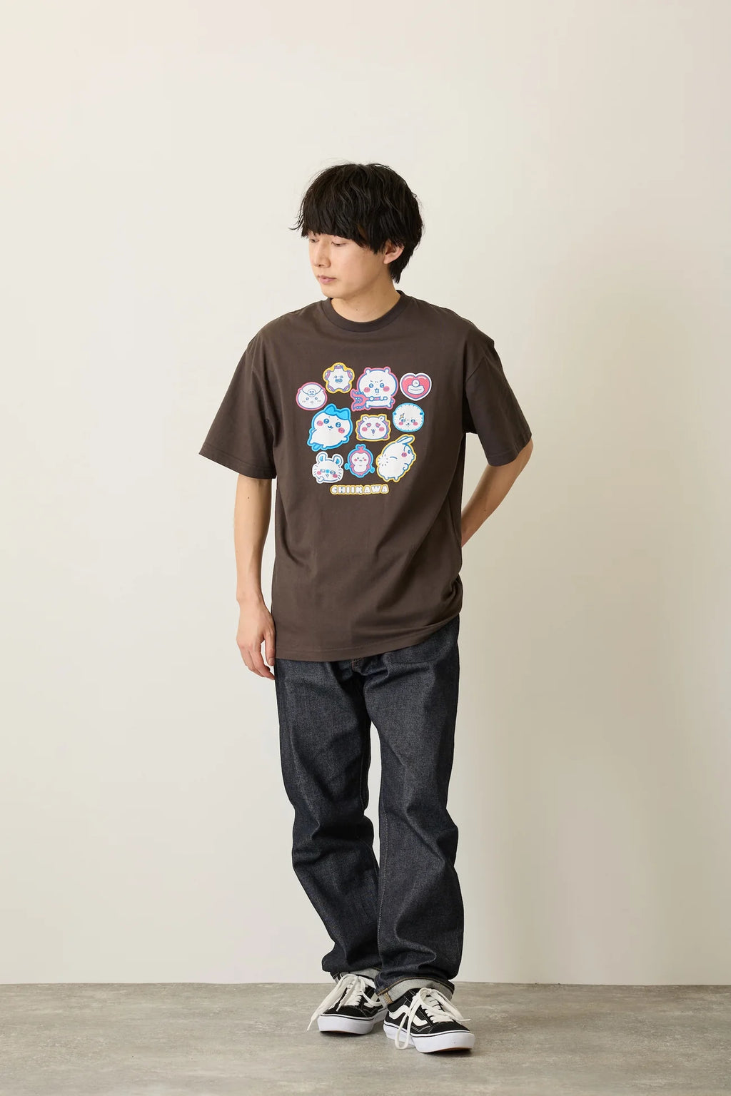 Chiikawa Pack T-shirt, Buttocks Dragging/Sticker, White/Charcoal