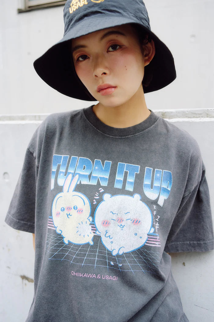 Chiikawa T-shirt TURN IT UP Sumi