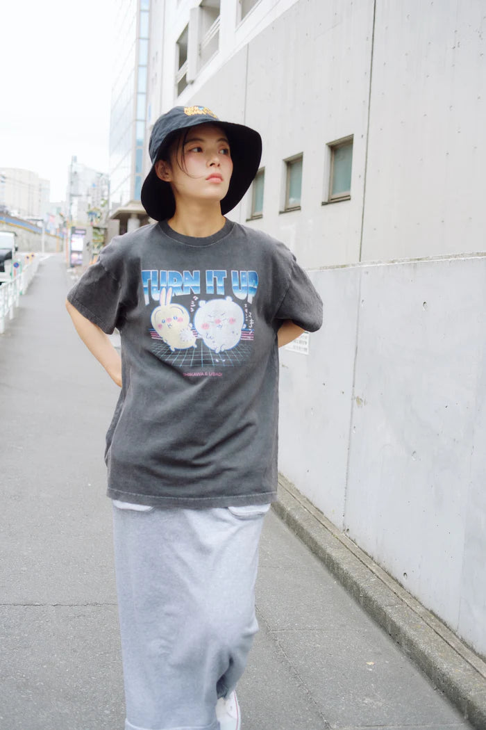 Chiikawa T-shirt TURN IT UP Sumi
