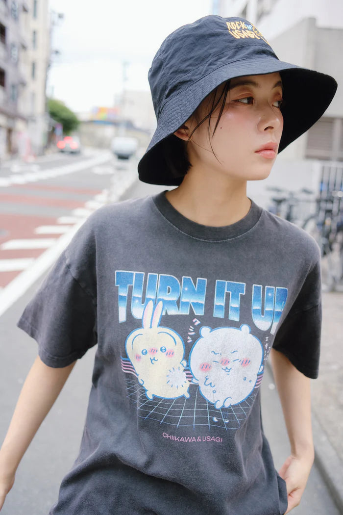 Chiikawa T-shirt TURN IT UP Sumi