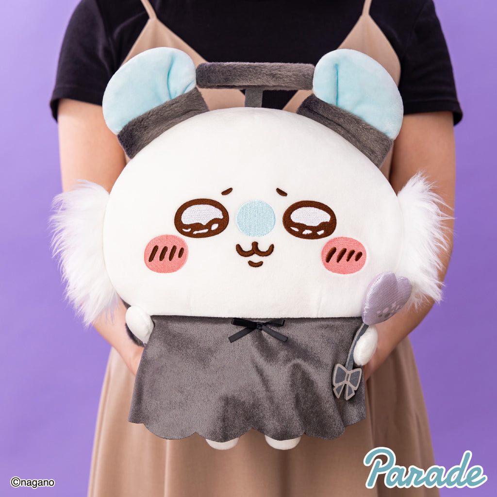 Chiikawa, try carrying... this BIG plushie