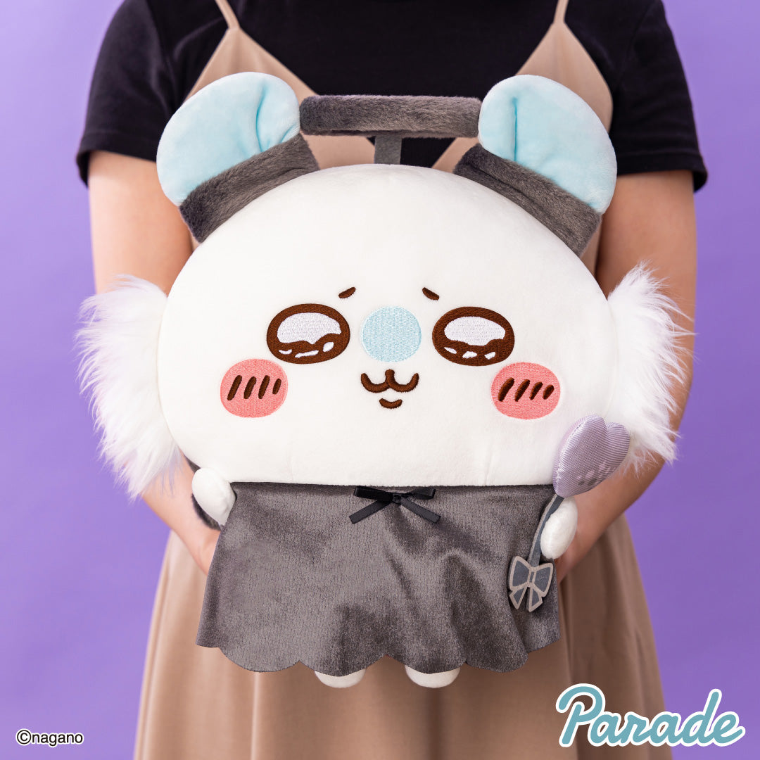 Chiikawa, try carrying... this BIG plushie