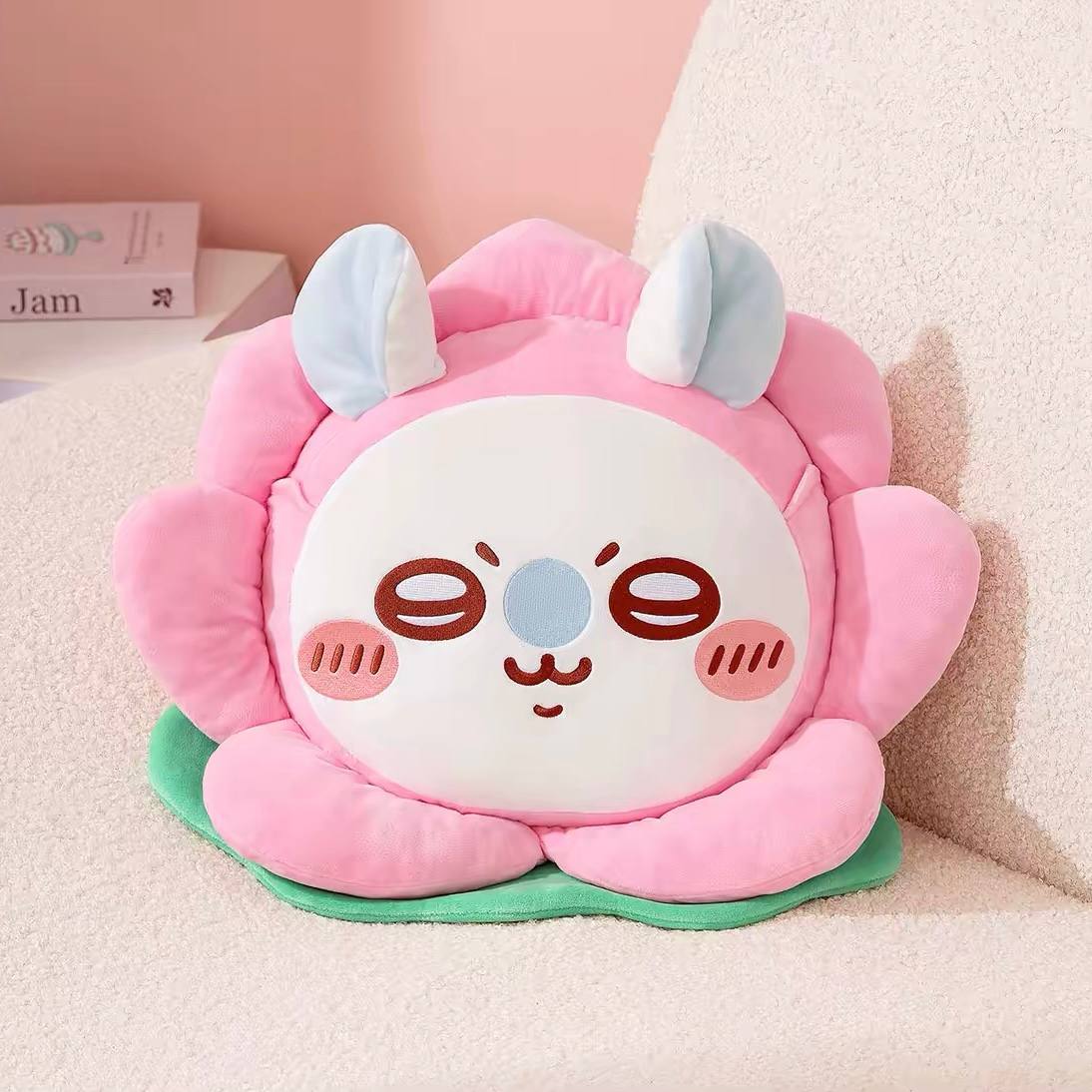 Chiikawa Lotus Edition (Cushion with blanket)