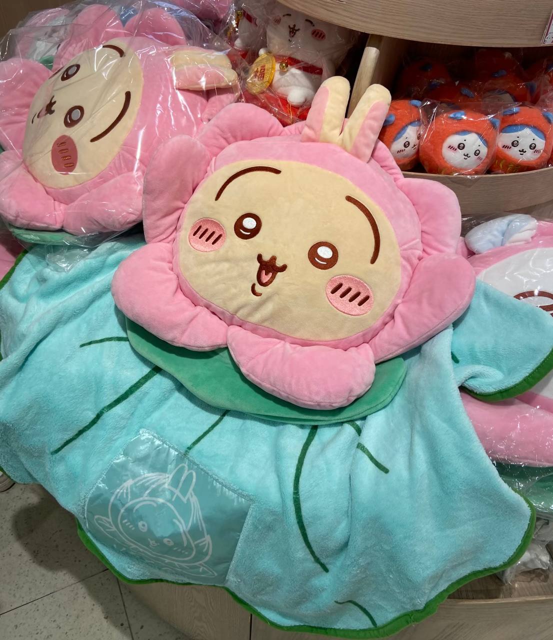 Chiikawa Lotus Edition (Cushion with blanket)